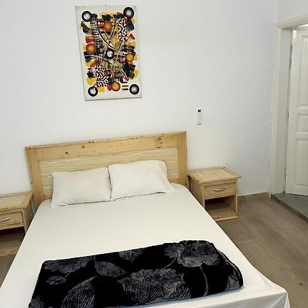 Chambre Spacieuse Avec Balcon - Salle De Bain Exterieure Privee & Breakfast Сен-Луи Экстерьер фото